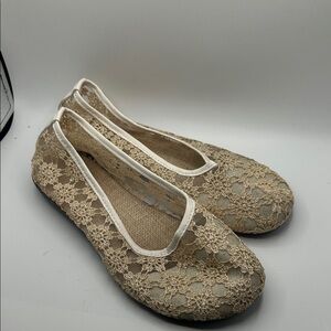 Lace Trim Ballet Flats in Beige-Cream